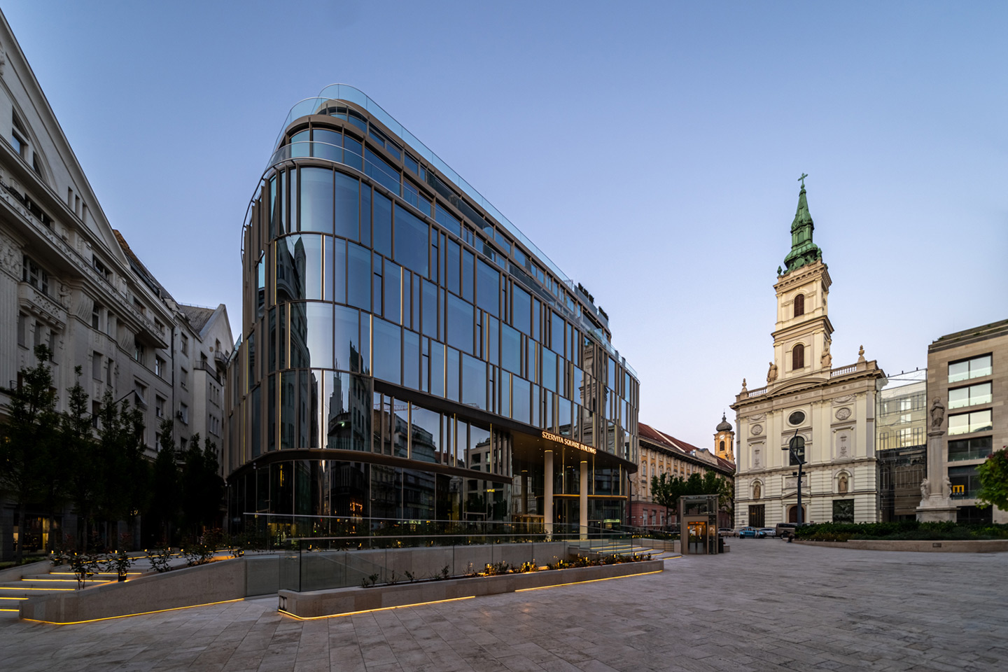 Szervita Square Building